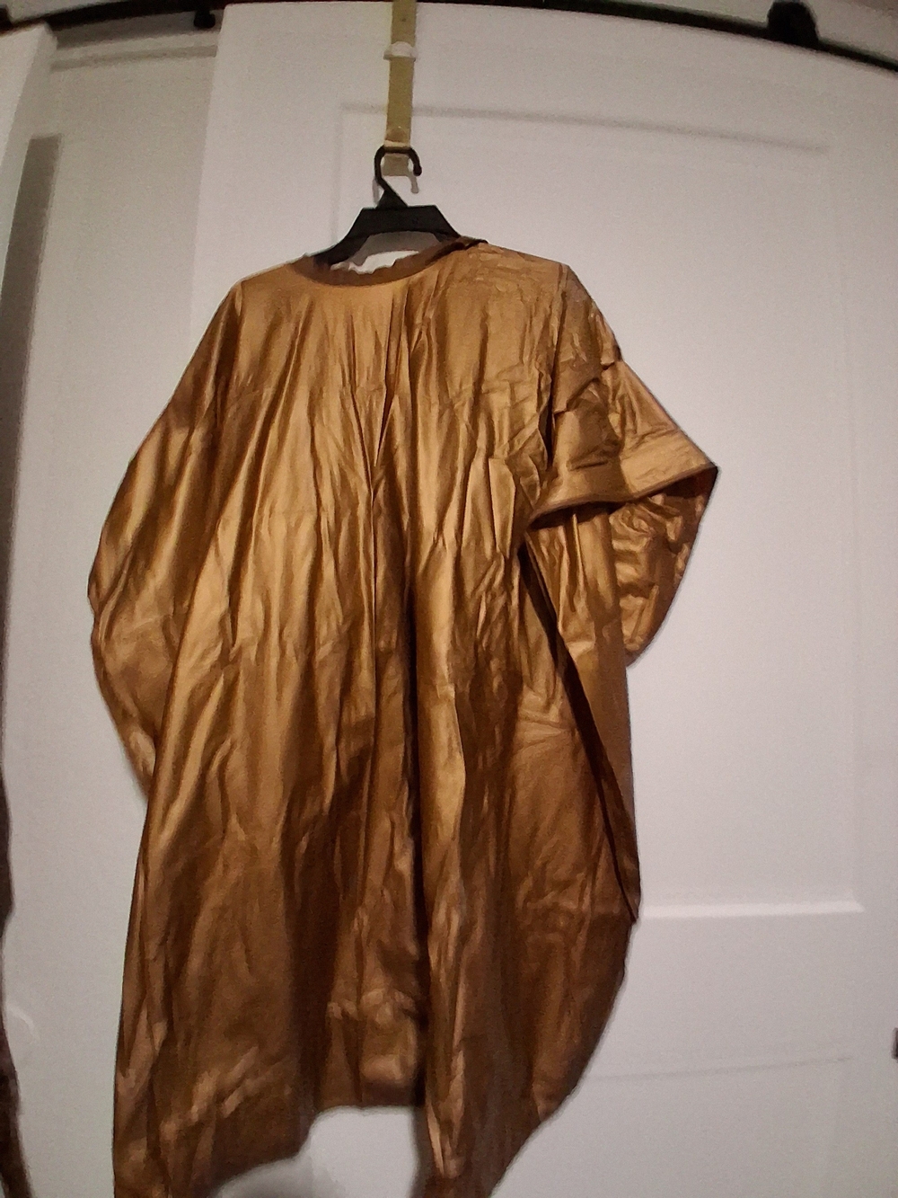 AND Metallic Gold Salon Cape